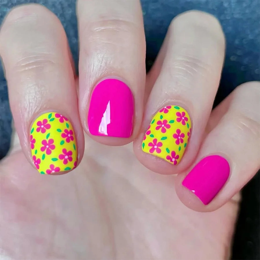 24pcs Pink Flower Fake Nail with Glue Cute White Artificial Nails Wearable Press on Acrylic Nails Square False Nails Press Ons